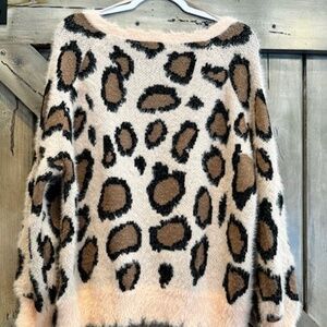 UMGEE sweater size Medium